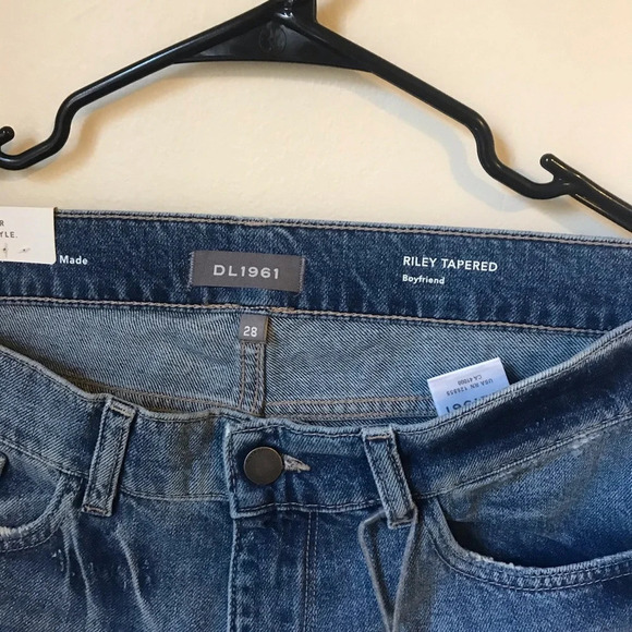 NWT DL1961 Riley Tapered Jeans, size 28 - Picture 3 of 16
